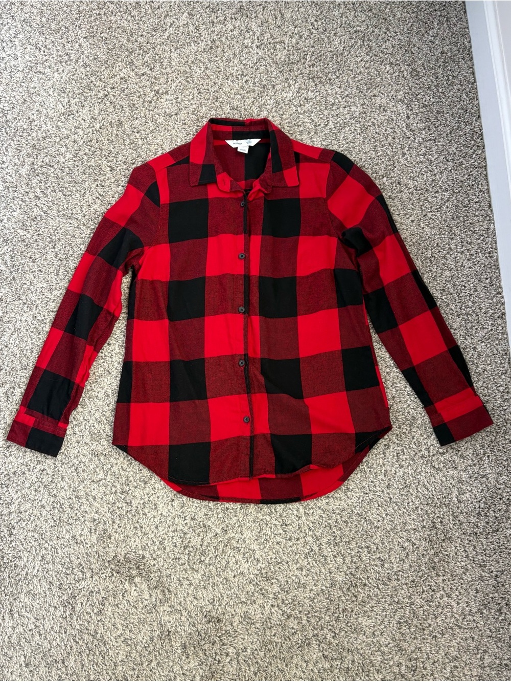Old Navy Women’s Red and Black Plaid Button-Down Flannel Shirt